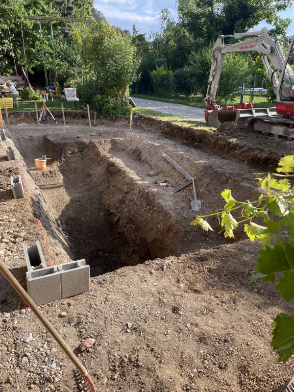 Aushub für Naturteich